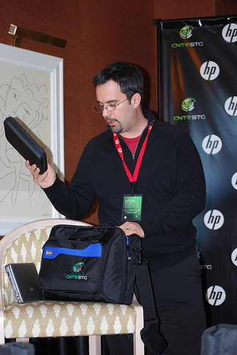 American Airlines gadget bag